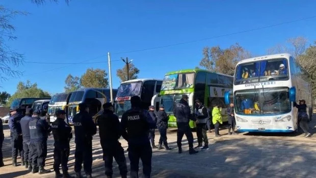 La policía de Mendoza le incautó armas y drogas a la barra brava de Almirante Brown