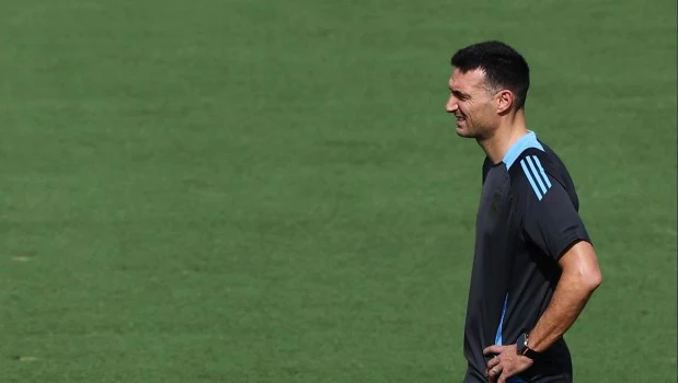 Scaloni no anunció la formación, pero dejó una puerta abierta para que Paredes esté en el debut en la Copa América