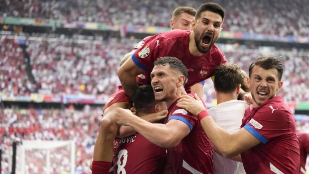 Con un gol agónico, Serbia empató con Eslovenia en la Euro