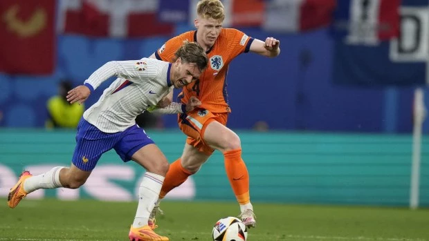 Francia y Holanda empatan sin goles con Mbappé como espectador en el banco de suplentes