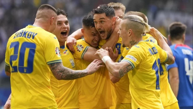 Ucrania remontó un partido que parecía perdido contra Eslovaquia y sigue con vida en la Euro