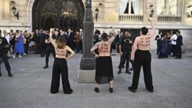 Militantes feministas volvieron a protestar contra Milei en Madrid