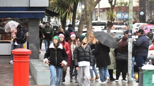 Más de 100.000 turistas por el feriado largo en Mar del Plata pese al mal clima