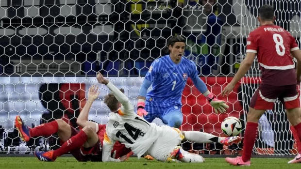 Alemania se quedó con el primer puesto de su grupo tras empatar 1 a 1 con Suiza