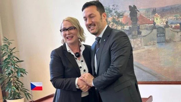 Reunión entre Luis Petri y la Ministra de Defensa de República Checa Jana Cernochova.