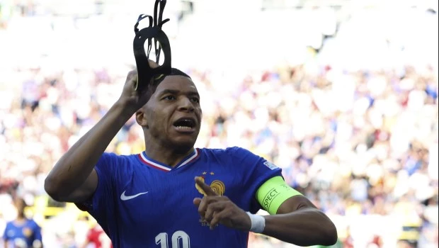 Mbappé anotó de penal en su regreso pero Francia empató con Polonia y sigue en deuda