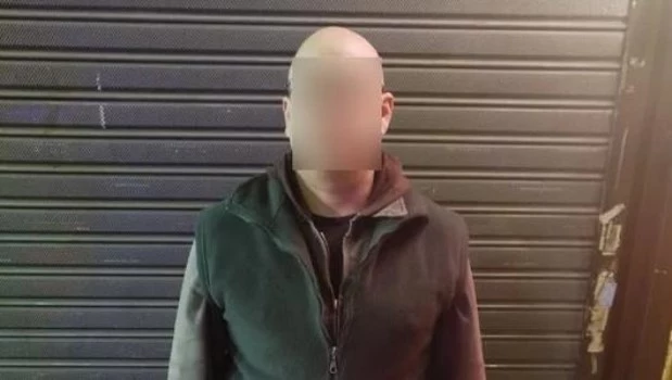 Noche de furia para un delivery: destrozó un local de comidas rápidas por la demora de un pedido