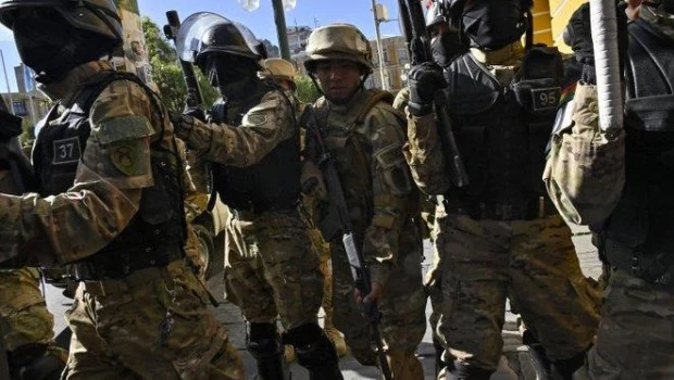 La comunidad internacional condena enérgicamente la toma de la sede del Gobierno en La Paz