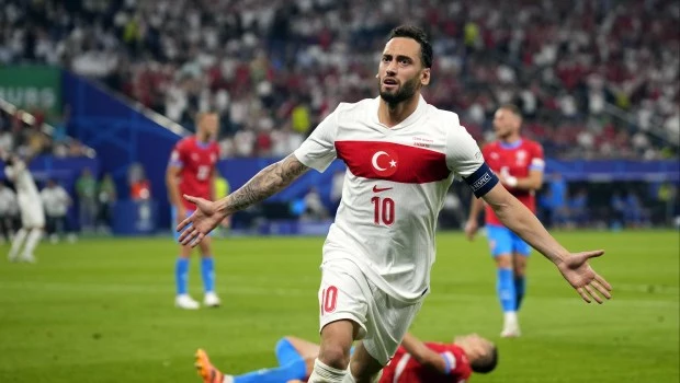 Turquía reina entre la brusquedad y se encontrará con Austria en octavos de la Euro