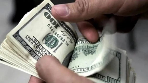El blue frenó su escalada y subieron los dólares financieros