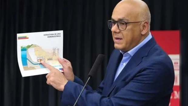 El gobierno venezolano denuncia un plan desestabilizador desde la embajada argentina