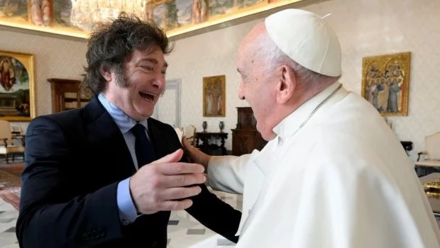 Milei calificó como un "error" haber insultado al Papa