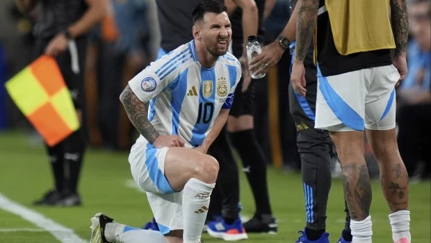 Messi sufrió una contractura y no estará mañana contra Perú para llegar en mejores condiciones a los cuartos de final