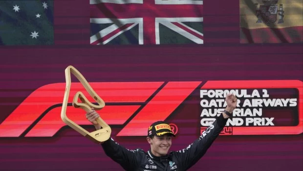 Russell aprovechó un choque de Verstappen y Norris para llevarse el GP de Austria