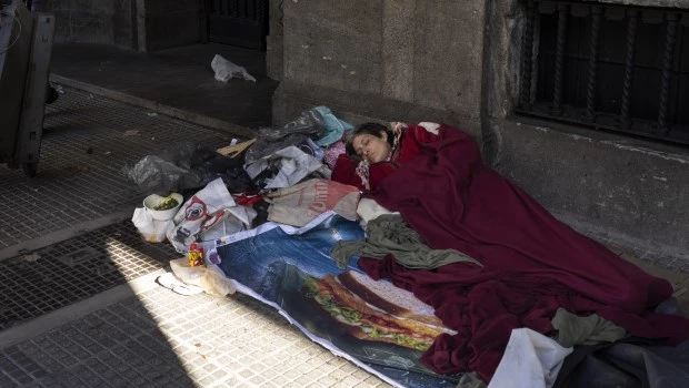 El gobierno porteño realiza operativos para evitar que haya personas durmiendo en la calle ante la ola de frío
