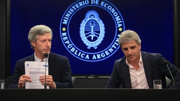 Caputo y Bausili se reúnen con bancos privados con el foco en la emisión monetaria cero