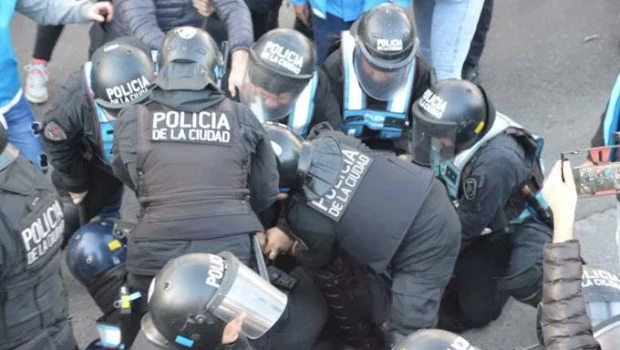 Hubo incidentes y y dos detenidos por la Policía de la Ciudad