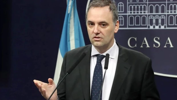 En el Gobierno "no damos un paso atrás ni siquiera para tomar impulso", afirmó Adorni