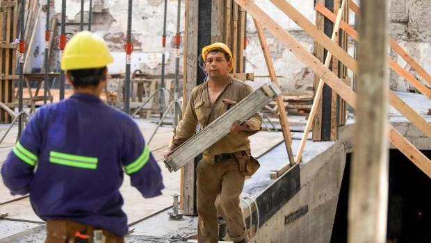 Gigante de artefactos para la construcción paraliza su producción porque ya no tiene donde almacenar mercadería