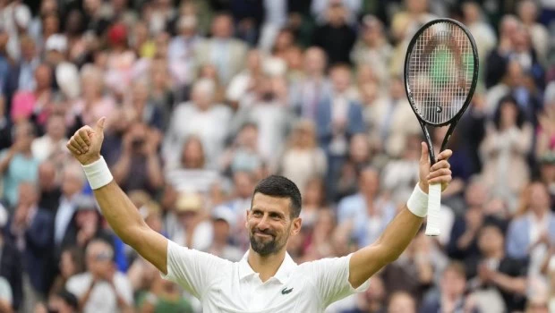 Djokovic debutaen Wimbledon con un contundente triunfo