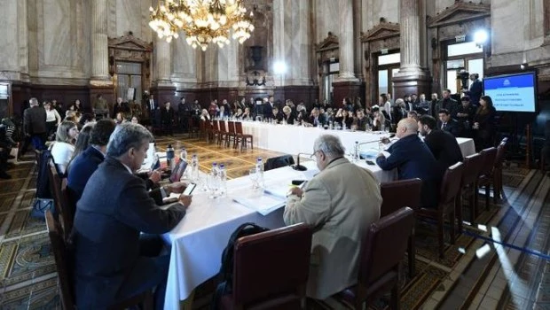 Comenzó el Senado a tratar el aumento del 8,1% a jubilados