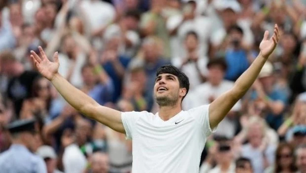 Alcaraz venció a Tiafoe en Wimbledon