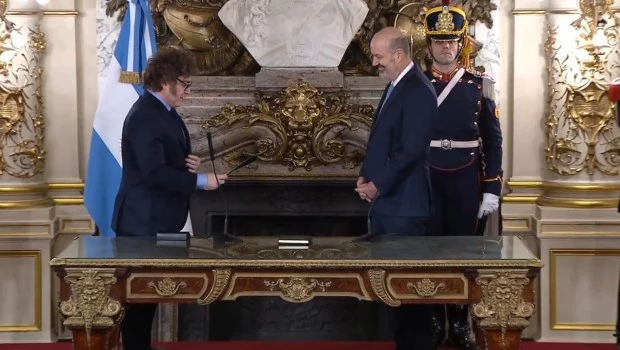 Milei le tomó juramento a Sturzenegger como ministro de Desregulación y Transformación del Estado