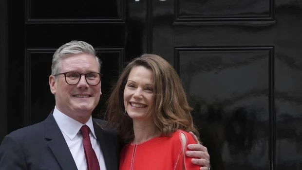 El nuevo primer ministro británico promete sanar las heridas de la desconfianza