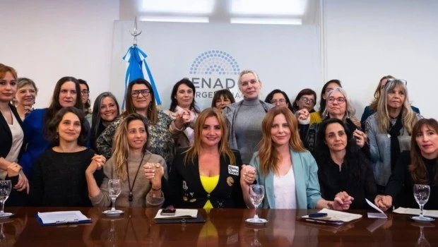 “Somos más que diecinueve, las acosadas por Pedro Brieger”