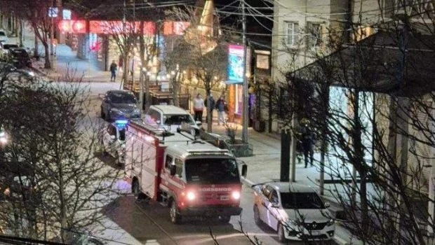 Bariloche: un egresado murió tras caer del sexto piso de un hotel