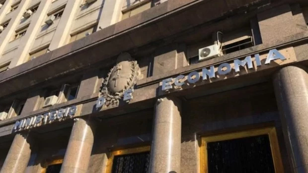 El Gobierno ordenó reducir el consumo de luz en los edificios públicos nacionales