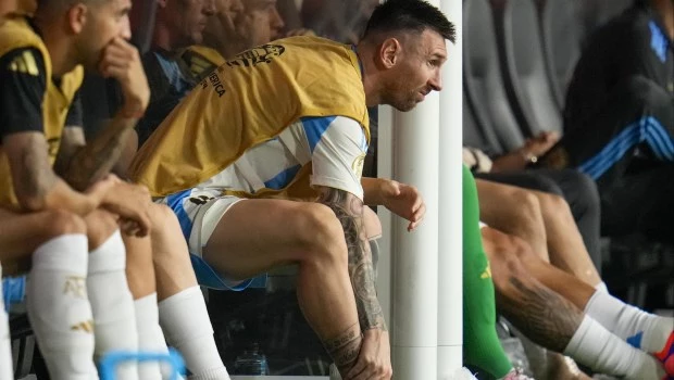 Messi se realizaría estudios para saber el grado de su lesión