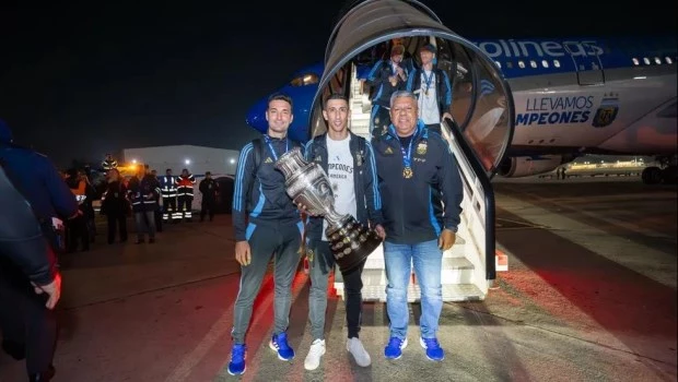 Llegaron los bicampeones de América y fue una locura el recibimiento en Ezeiza