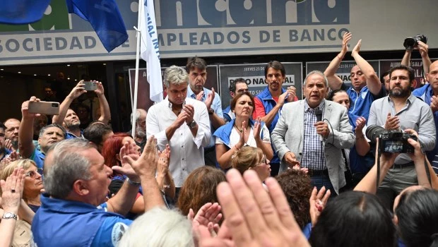 Bancarios lograron otro aumento y el salario mínimo alcanza casi $1.400.000