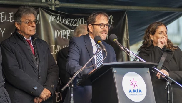 El presidente de AMIA, Amos Linetzky, dijo que es un "bochorno" que la causa no tiene un juez designado.