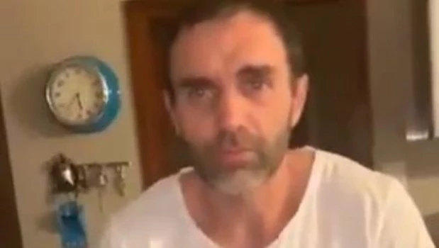 El senador nacional y presidente del bloque libertario, Ezequiel Atauche, fue detenido luego de agredir a golpes de puño a dos policías que detectaron que conducía en estado de ebriedad en un control de alcoholemia.