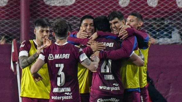 Lanús le ganó a Belgrano y da pelea a los de arriba