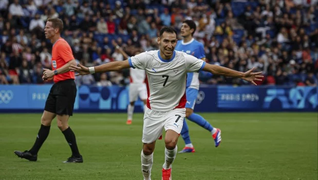 Paraguay le ganó a Israel sobre el final y sigue con chances de clasificar