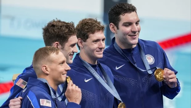 Estados Unidos encadena su tercer oro consecutivo en el relevo 4x100 libre masculino
