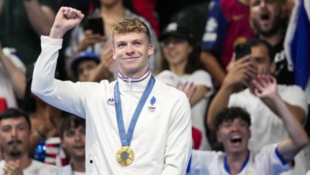 El francés Marchand se lleva los 400 metros estilos y bate el récord olímpico de Phelps