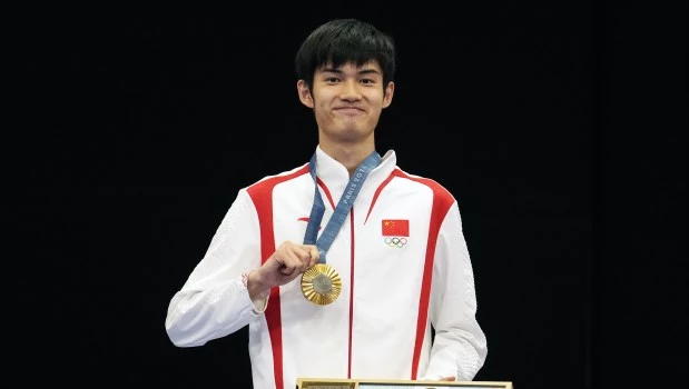 El tirador chino Lihao Sheng se lleva su segundo oro en París con récord olímpico
