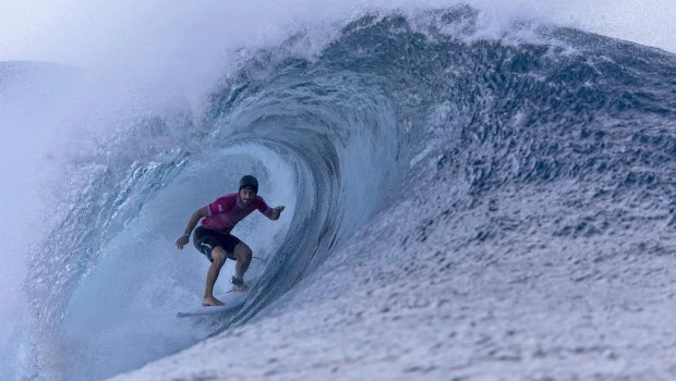 El peruano Alonso Correa se mete en los cuartos de final del surf