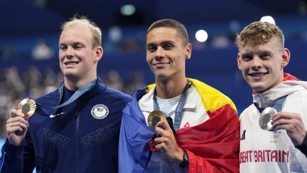 El rumano Popovici vuelve a la cima de la natación mundial al llevarse los 200 libre