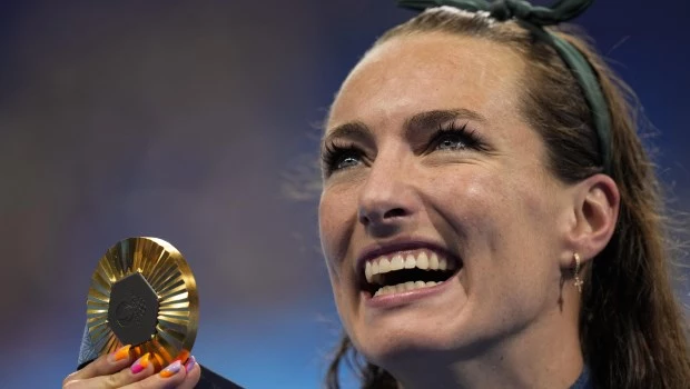 La sudafricanaTatjana Smith sorprende y se lleva el oro en los 100 metros pecho