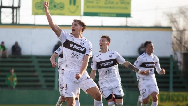 Buen triunfo de Platense sobre Defensa en Varela con un doblete de Pellegrino