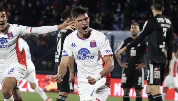 Tigre se lo dio vuelta a Riestra y salió del descenso