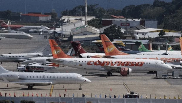 Venezuela suspendió las conexiones aéreas con Panamá y República Dominicana