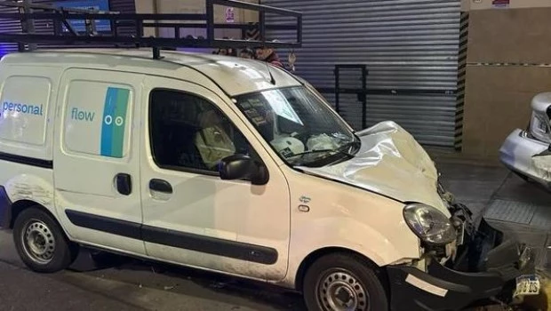 Se descompensó al volante y chocó a varios autos estacionados en Parque Patricios