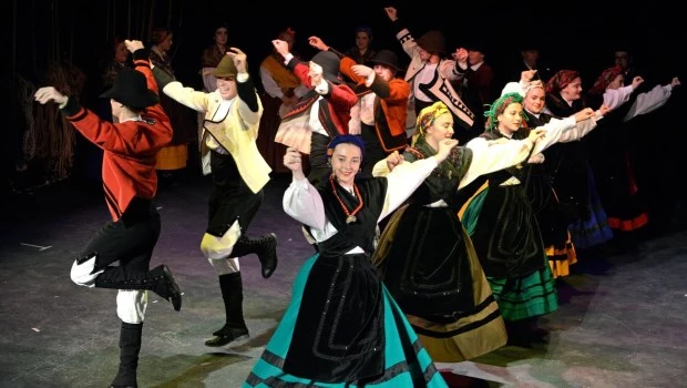 La numerosa compañía artística llegada desde La Coruña actuará en los barrios de Belgrano y Devoto, y en la ciudad de Quilmes.