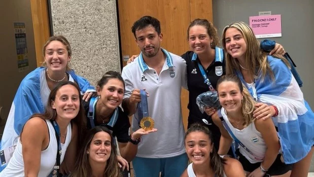 Gran recibimiento de los atletas argentinos en la villa olímpica